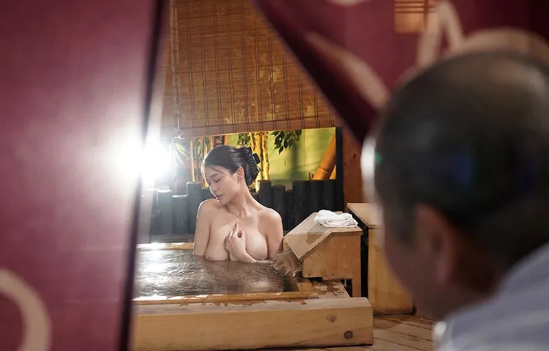 Vợ của con trai bị bố anh xã nhìn trộm khi đang tắm rồi xoạc đến mang thai